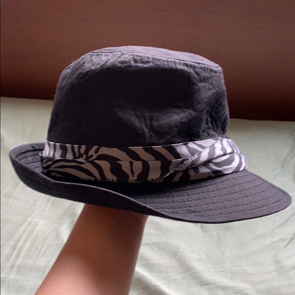 👍NWT Forever 21 black hat!  NWT!